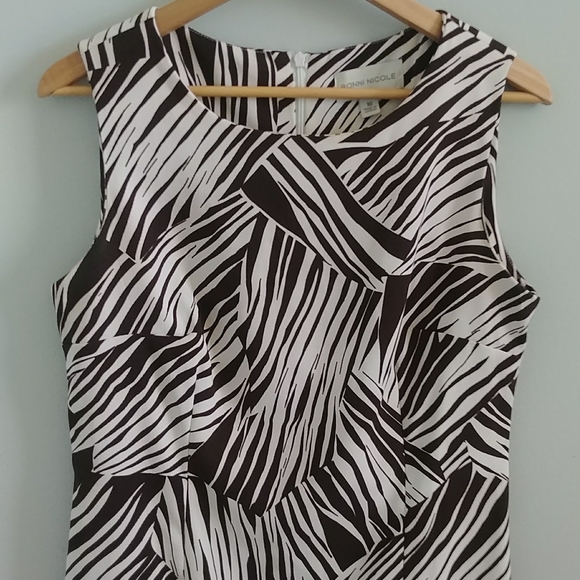 Ronnie Nicole - Picture 2 of 7